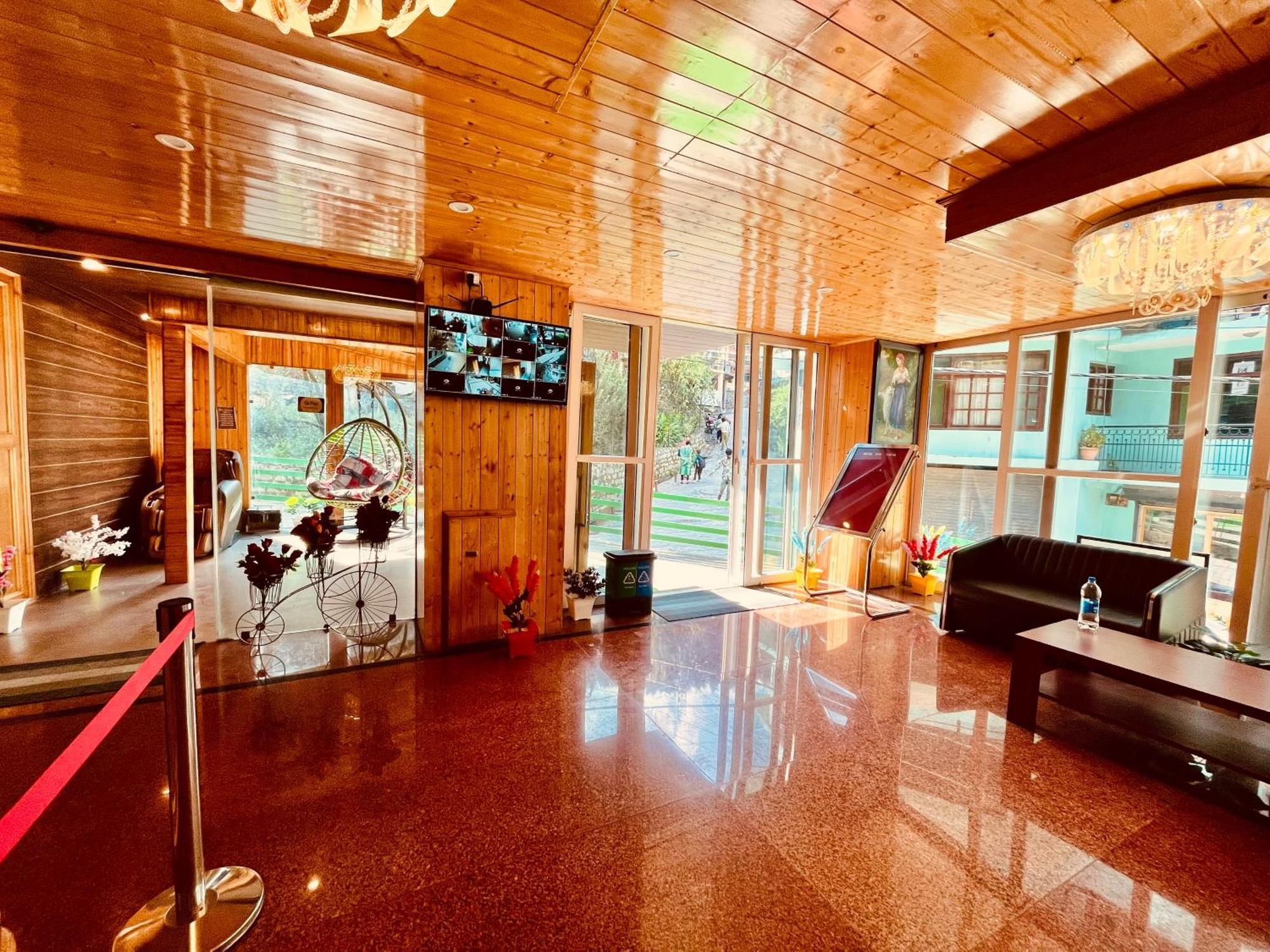 Vista Resort, Manali - ! Near Mall Road !! Hot & Cold Ac Rooms !! Best Selling !! Big Parking !! Luxury Collection !! Open Terrace !! Lift !! Playing Zone !! Property Of The Year ! Extérieur photo