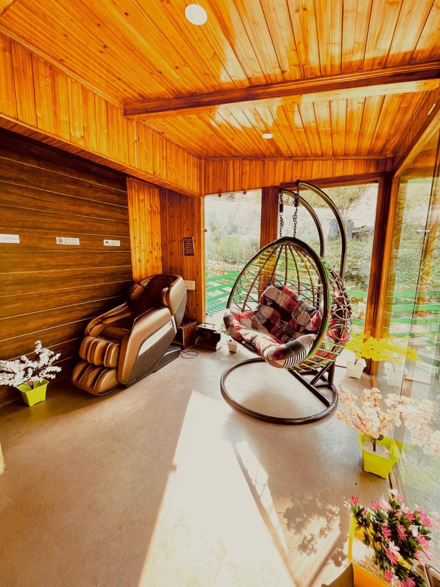 Vista Resort, Manali - ! Near Mall Road !! Hot & Cold Ac Rooms !! Best Selling !! Big Parking !! Luxury Collection !! Open Terrace !! Lift !! Playing Zone !! Property Of The Year ! Extérieur photo