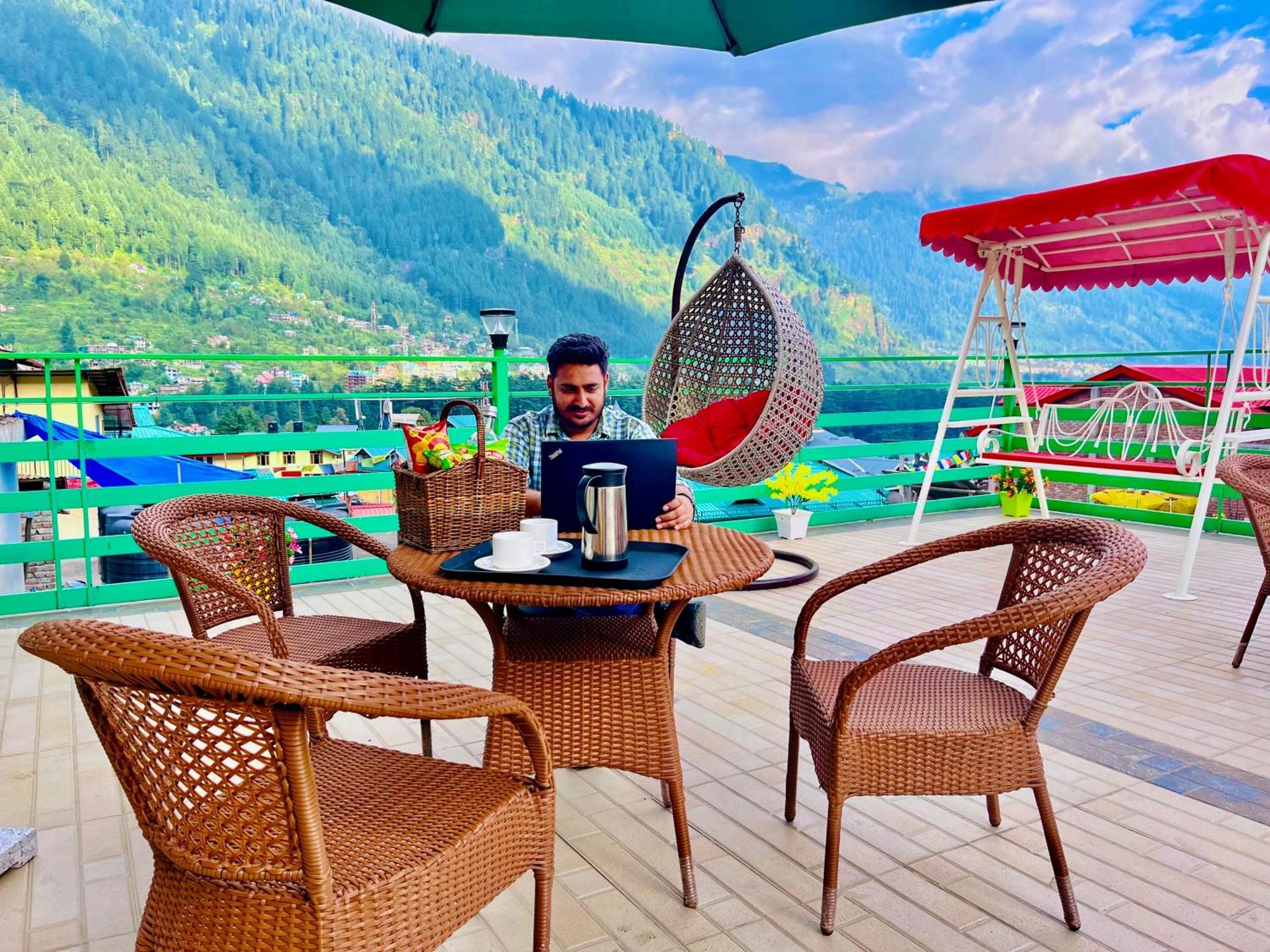 Vista Resort, Manali - ! Near Mall Road !! Hot & Cold Ac Rooms !! Best Selling !! Big Parking !! Luxury Collection !! Open Terrace !! Lift !! Playing Zone !! Property Of The Year ! Extérieur photo