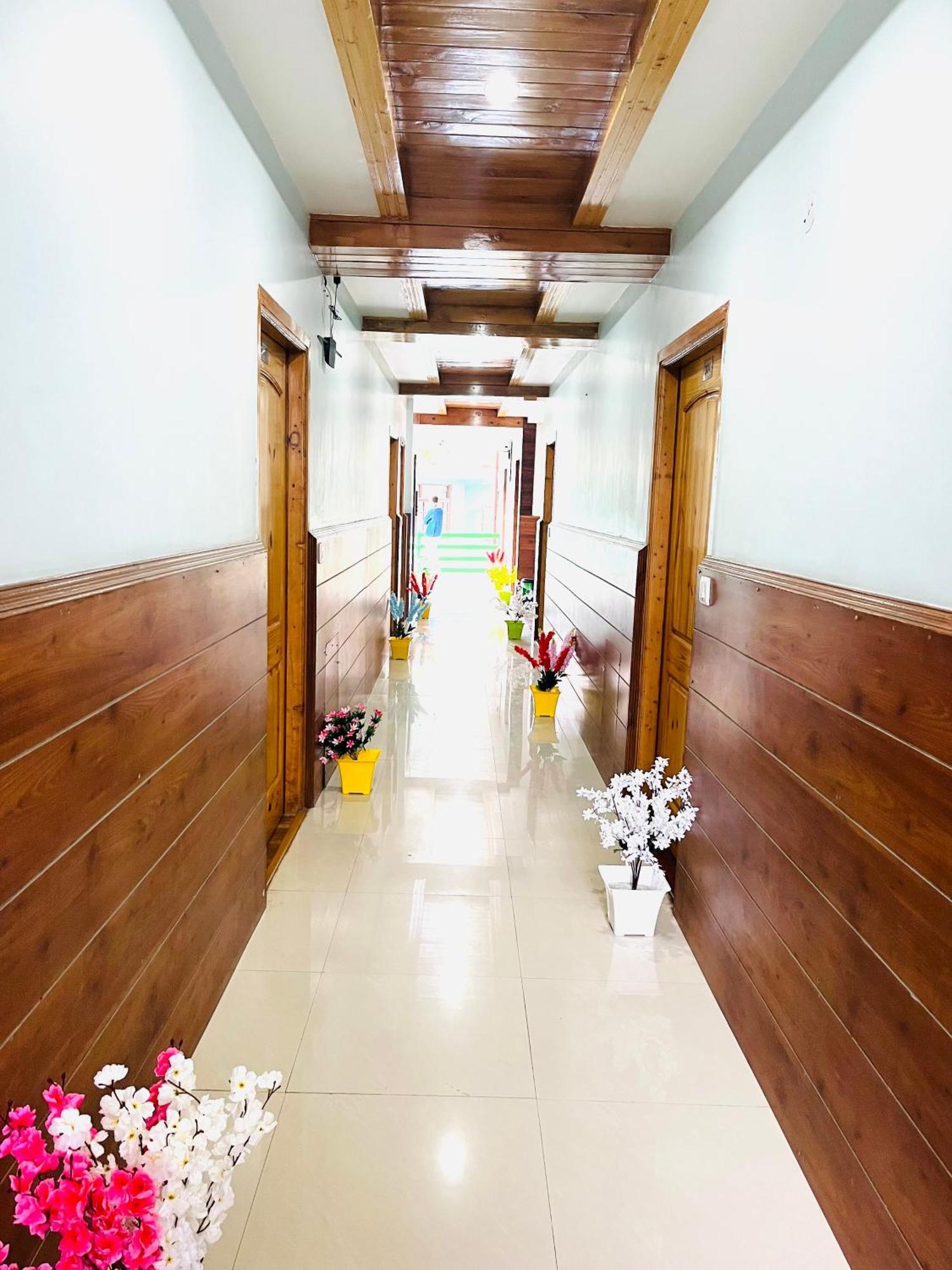 Vista Resort, Manali - ! Near Mall Road !! Hot & Cold Ac Rooms !! Best Selling !! Big Parking !! Luxury Collection !! Open Terrace !! Lift !! Playing Zone !! Property Of The Year ! Extérieur photo