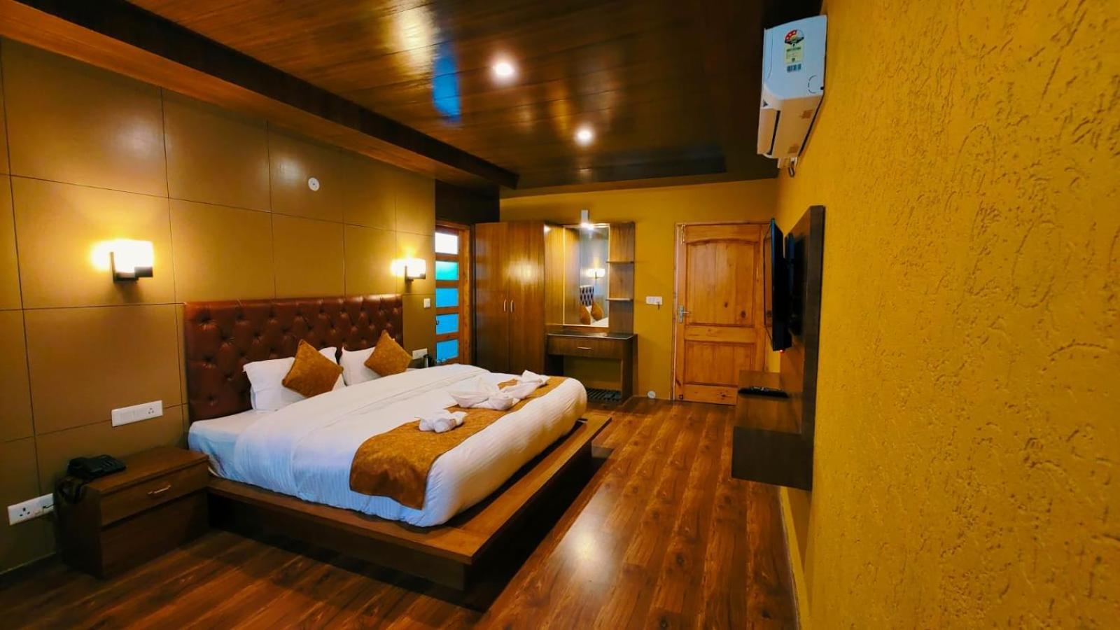 Vista Resort, Manali - ! Near Mall Road !! Hot & Cold Ac Rooms !! Best Selling !! Big Parking !! Luxury Collection !! Open Terrace !! Lift !! Playing Zone !! Property Of The Year ! Extérieur photo