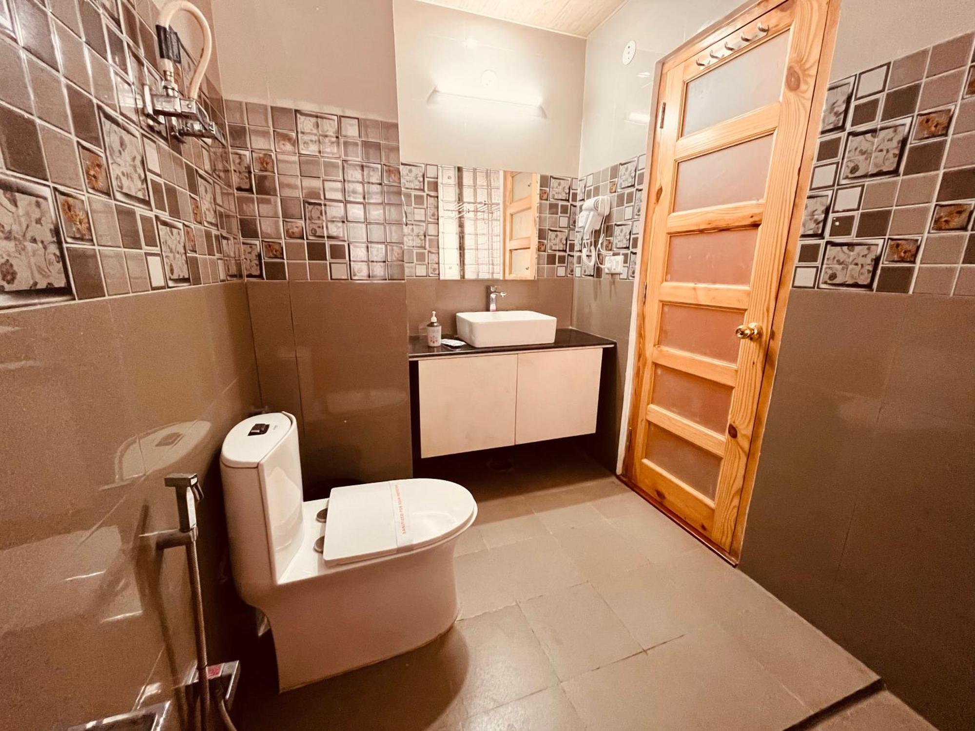 Vista Resort, Manali - ! Near Mall Road !! Hot & Cold Ac Rooms !! Best Selling !! Big Parking !! Luxury Collection !! Open Terrace !! Lift !! Playing Zone !! Property Of The Year ! Extérieur photo