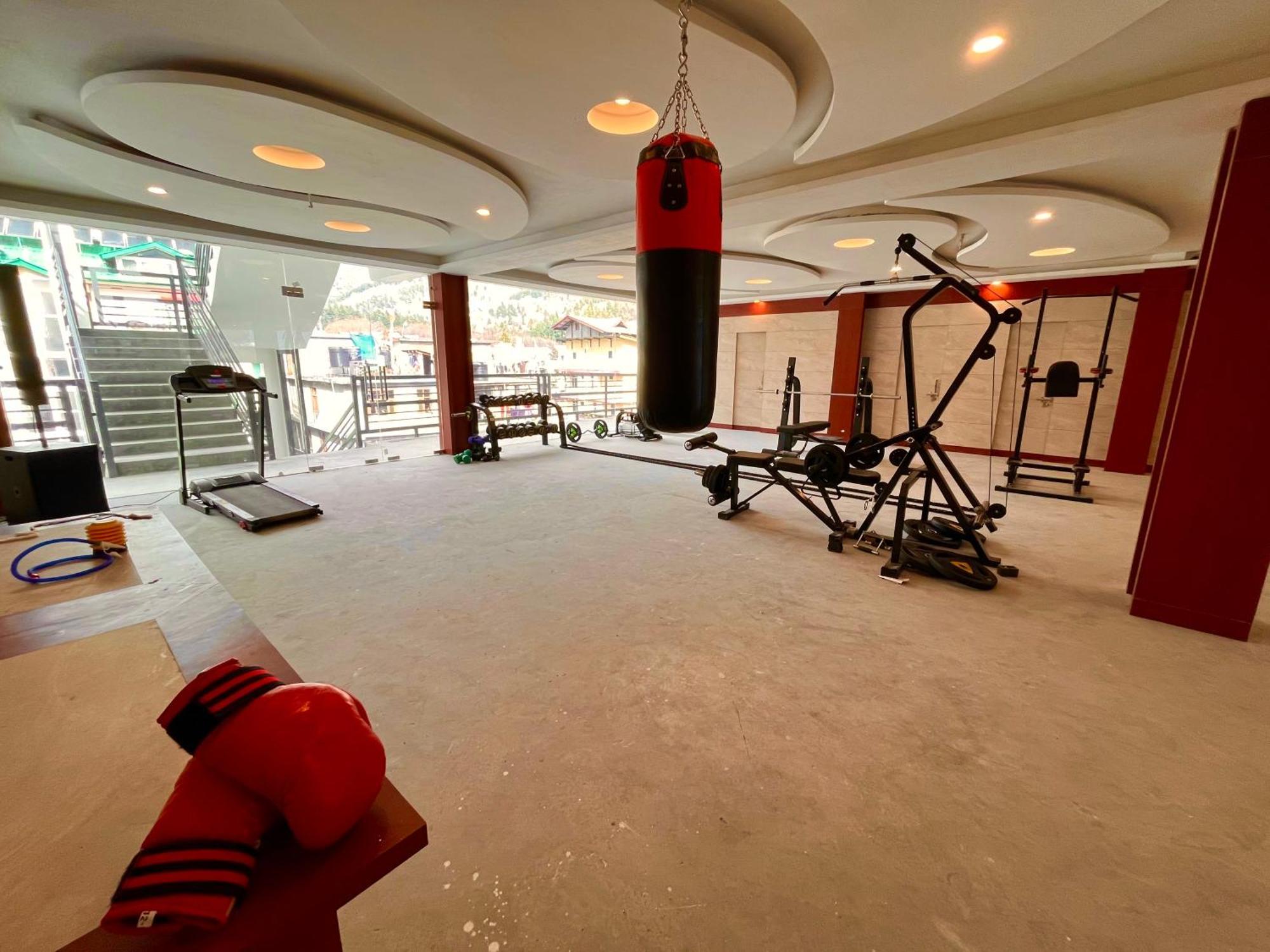 Vista Resort, Manali - ! Near Mall Road !! Hot & Cold Ac Rooms !! Best Selling !! Big Parking !! Luxury Collection !! Open Terrace !! Lift !! Playing Zone !! Property Of The Year ! Extérieur photo