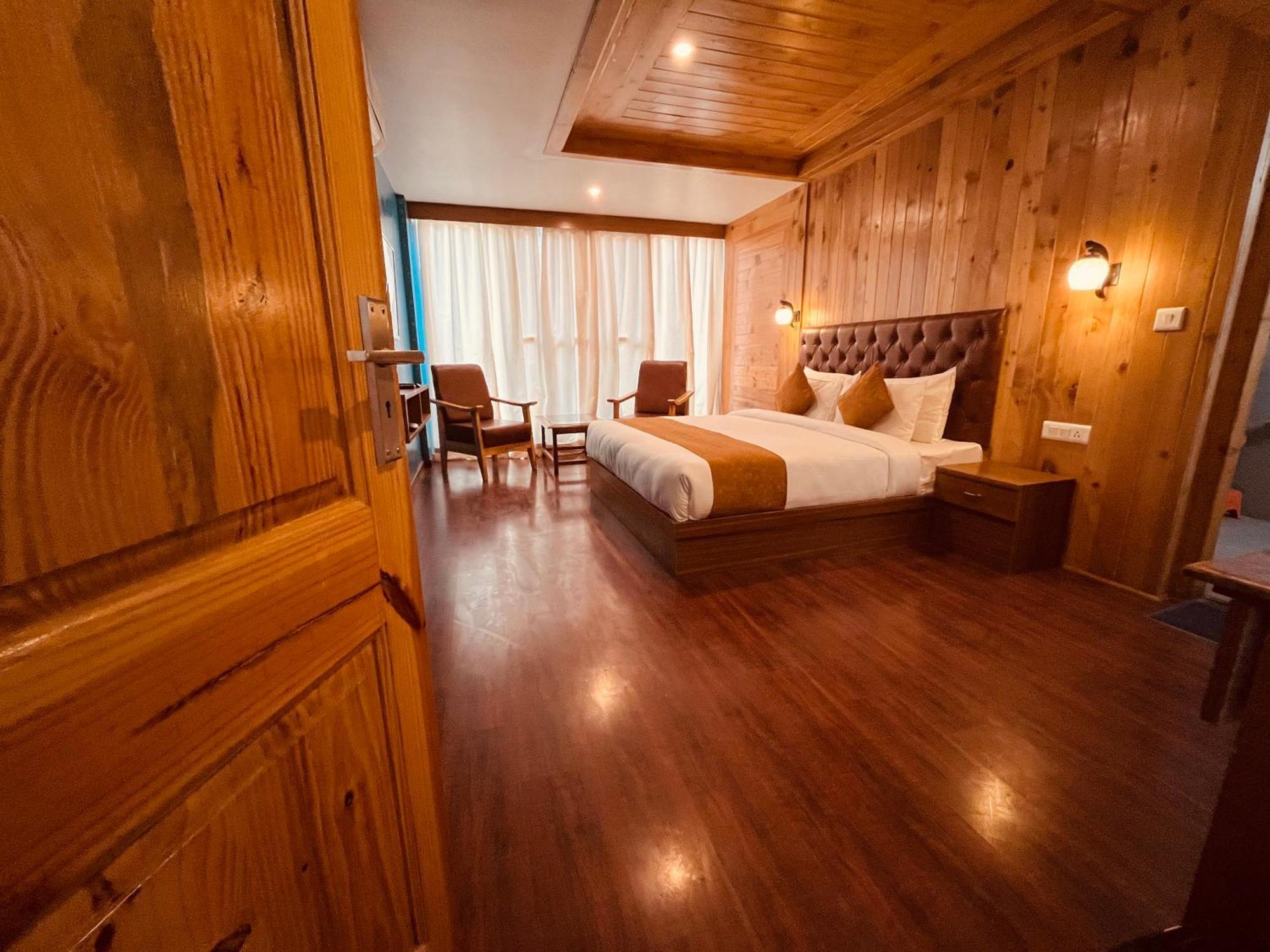 Vista Resort, Manali - ! Near Mall Road !! Hot & Cold Ac Rooms !! Best Selling !! Big Parking !! Luxury Collection !! Open Terrace !! Lift !! Playing Zone !! Property Of The Year ! Extérieur photo