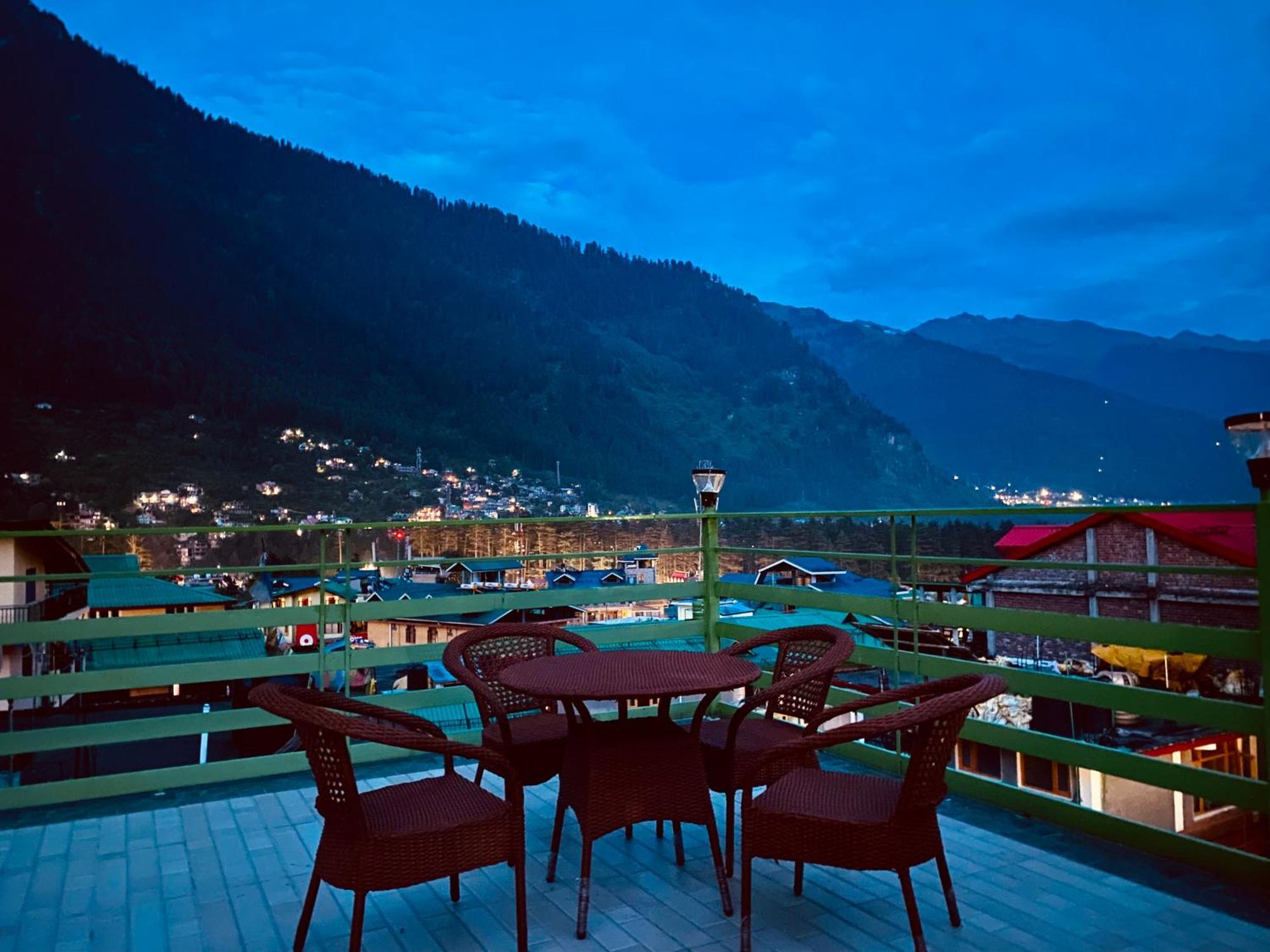 Vista Resort, Manali - ! Near Mall Road !! Hot & Cold Ac Rooms !! Best Selling !! Big Parking !! Luxury Collection !! Open Terrace !! Lift !! Playing Zone !! Property Of The Year ! Extérieur photo